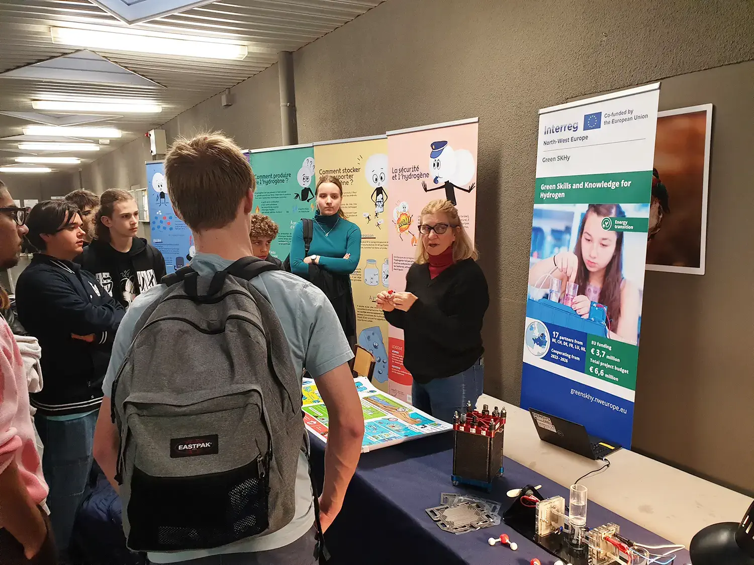 Photo d'un stand au Village des Sciences, Faculté des sciences et technologies, Vandoeuvres