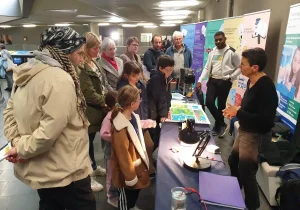 Photo d'un stand au Village des Sciences, Faculté des sciences et technologies, Vandoeuvres