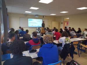 Photo d'une conférence au Lycée de la Malgrange, Jarville-La Malgrange. Présentation échanges sur les technologies de l’hydrogène pour la transition énergétique.