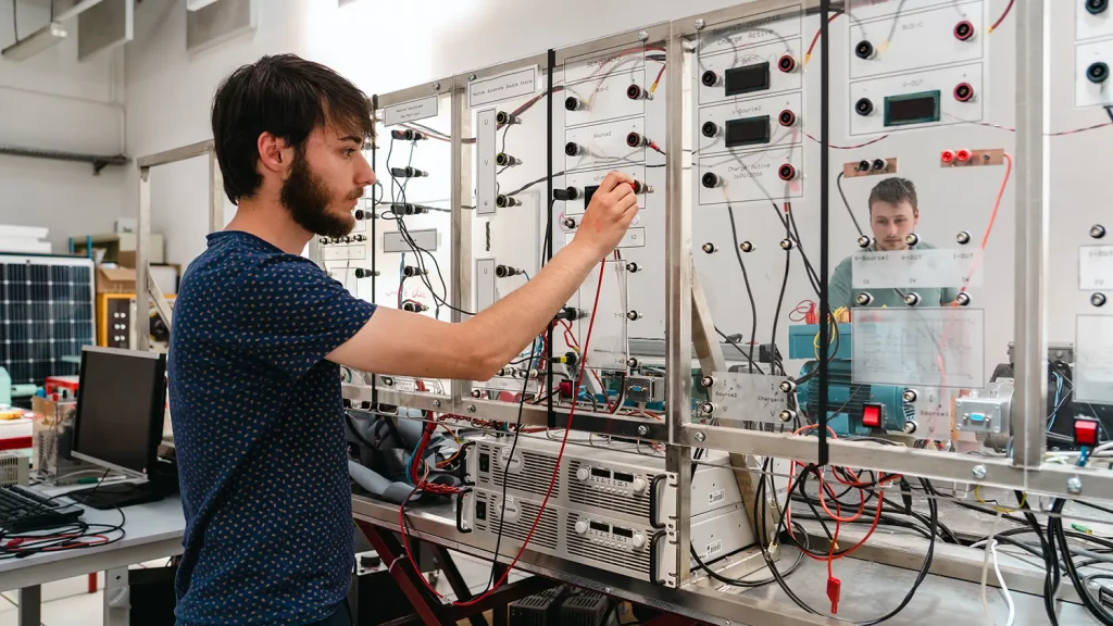 Élève ENSEM en atelier