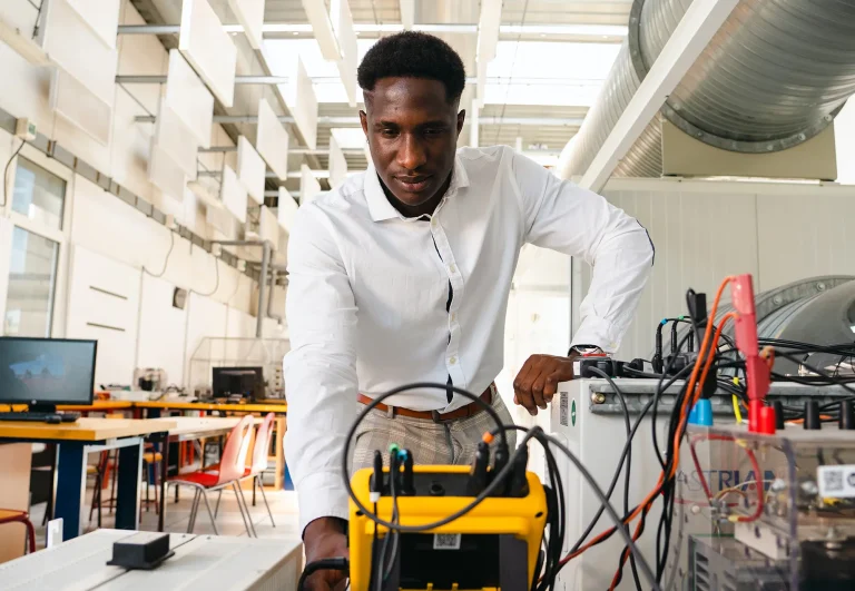 Élève ENSEM en atelier